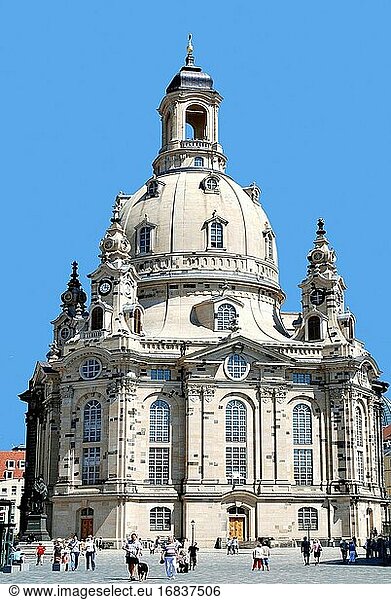 Frauenkirche auf dem Neuen Markt in Dresden - Deutschland.