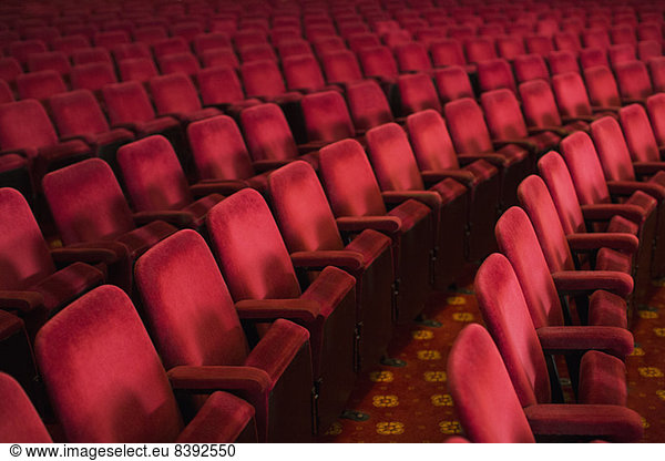 Freie Plätze im Theatersaal