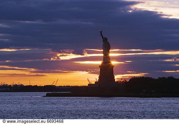 Freiheit  Sonnenuntergang  Statue
