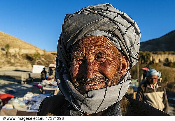 Freundlicher alter Hazara-Mann  Unesco-Nationalpark  Band-E-Amir-Nationalpark  Afghanistan  Asien