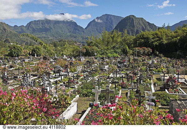 Friedhof von Hell-Bourg  Vulkankessel Cirque de Salazie  Insel La Reunion  Frankreich  Afrika
