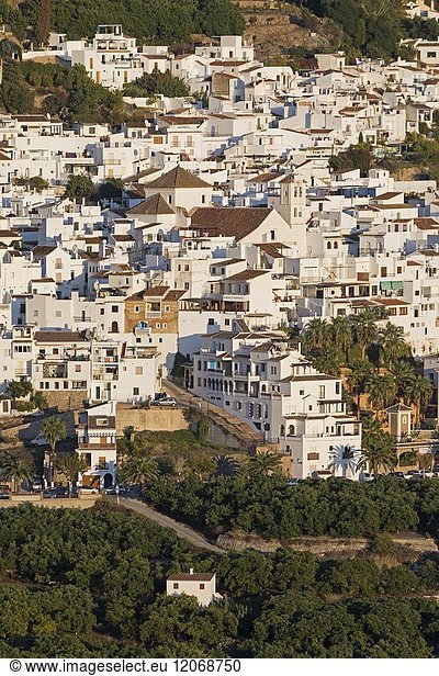 Frigiliana Provinz Malaga Andalusien Südspanien. Typisches und viel besuchtes weißes Dorf im Hinterland von Nerja an der Costa del Sol.