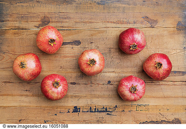Frische Granatäpfel (Punica granatum)