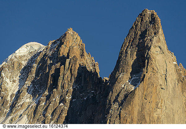 From left to right  the Aiguille Verte  the Aiguille sans nom  and the Aiguille du Dru  in the Mont-Blanc massif  Haute-Savoie  Alps  France