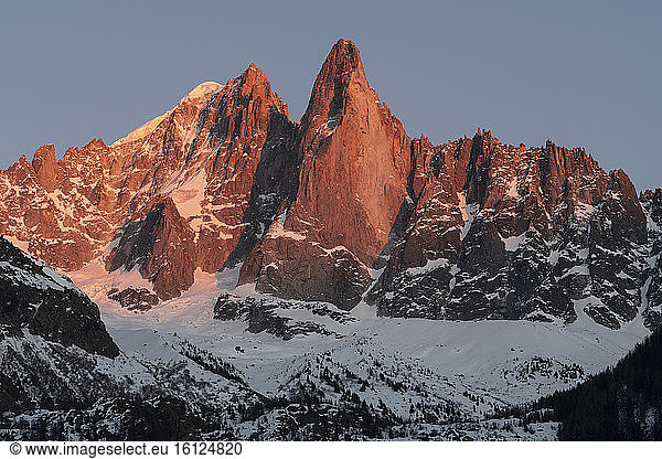 From left to right  the Aiguille Verte  the Aiguille sans nom  and the Aiguille du Dru  in the Mont-Blanc massif  Haute-Savoie  Alps  France