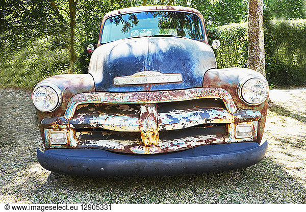 Front of rusty vintage Chevrolet Pick Up