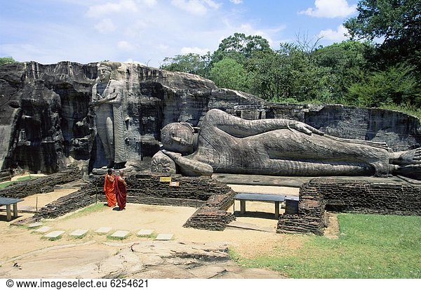 frontal  Statue  2  UNESCO-Welterbe  Mönch  Asien  Buddha  Gal Vihara  Polonnaruwa  Sri Lanka