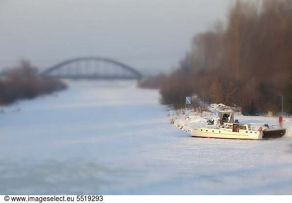 Frozen Havel-Canal near Wustermark  Havelland region  Brandenburg  Germany  Europe