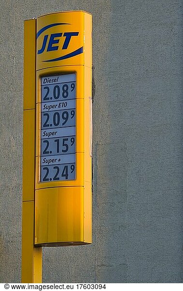 Fuel prices above 2  00 EURO  consequence of the Russia vs. Ukraine war  display petrol prices  JET petrol station  Fellbach  Baden-Württemberg  Germany  Europe