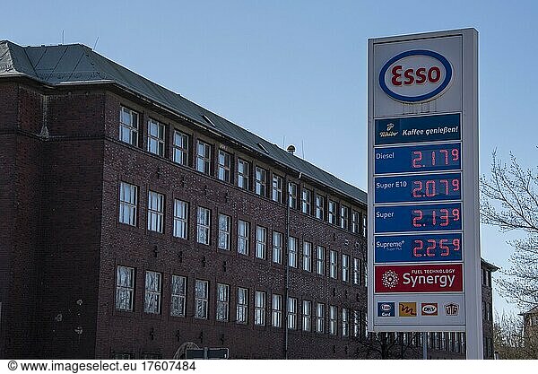 Fuel prices  prices well above two euros due to Ukraine war  Magdeburg  Saxony-Anhalt  Germany  Europe