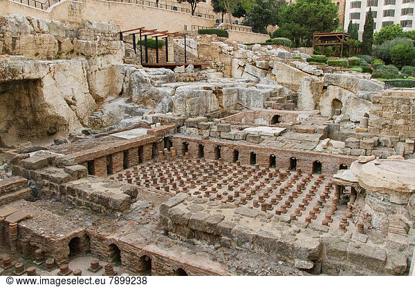Fundament eines römischen Dampfbads  archäologische Ausgrabungsstätte