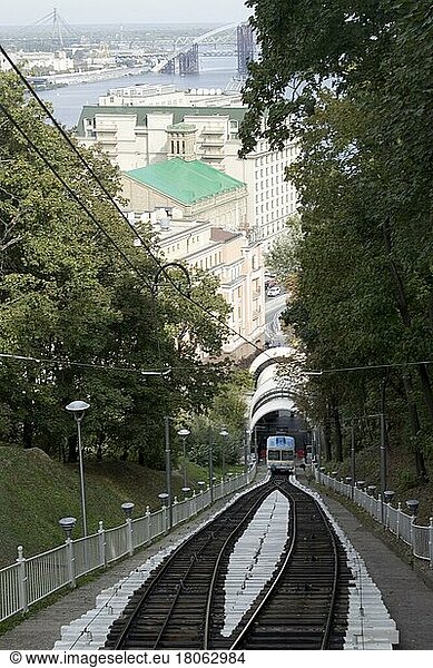 Funicular railway  Dnieper  Podil Bridge  Kiev  Ukraine  Europe