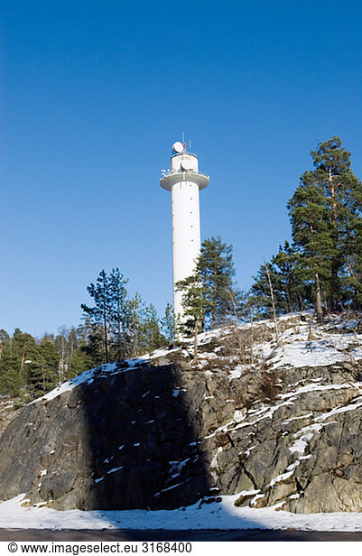 Funkturm auf einer Klippe Schweden.