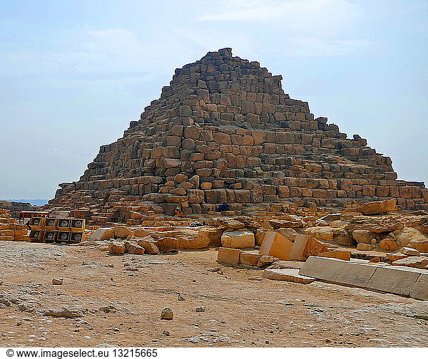G1c  is thought to be the Pyramid tomb of queen Henutsen.