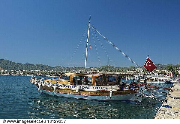 Gülletboot im Hafen von Marmaris  türkische Ägäis  türkische Ägäis  Türkei  Asien