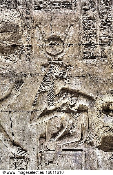 Göttin Isis mit Kind  Osiris- und Opet-Tempel  Karnak-Tempelkomplex  UNESCO-Weltkulturerbe  Luxor  Ägypten