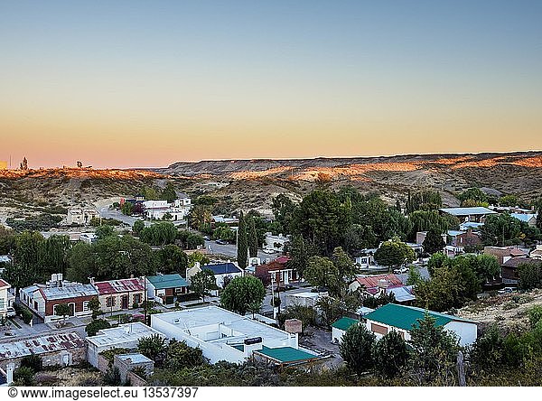 Gaiman bei Sonnenaufgang  Blick von oben  Die walisische Siedlung  Provinz Chubut  Patagonien  Argentinien  Südamerika