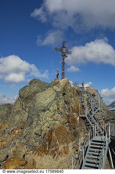 Gaislachkogelbahn  Gipfelkreuz des Gaislachkogel  Sölden  Ötztaleralpen  Ötztal  Tirol  Österreich  Europa
