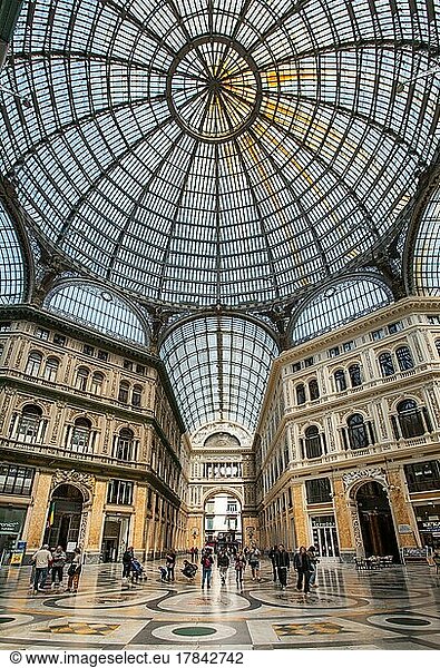 Galleria Umberto I mit Kuppel  Neapel  Golf von Neapel  Kampanien  Süditalien  Italien  Europa