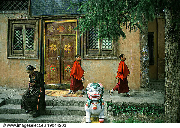 Gandan Chiid monastery  monks and women