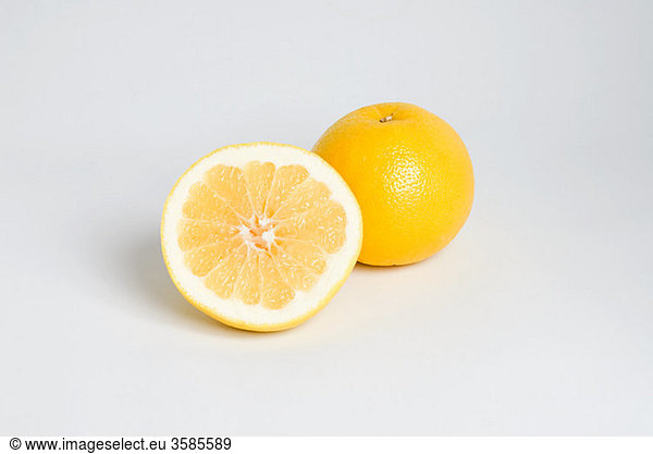 Ganze und halbe Zitronen