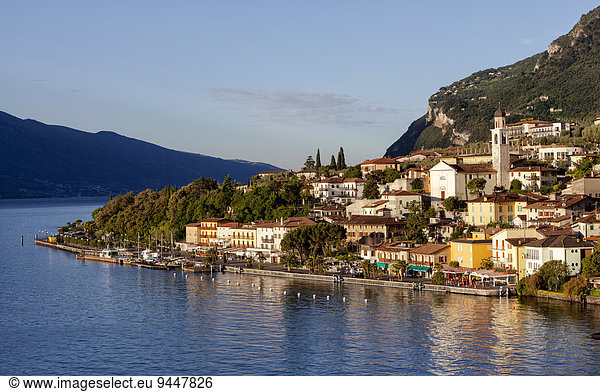 Gardasee  Ortsansicht  Limone sul Garda  Lombardei  Italien  Europa