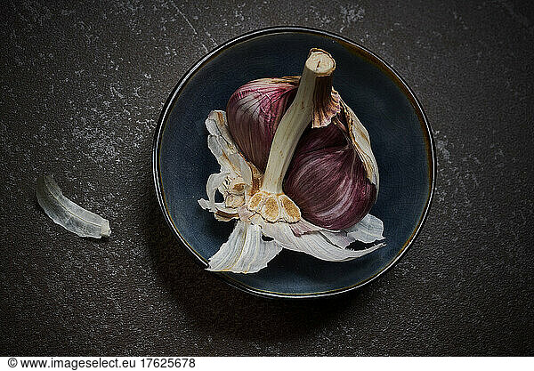 Garlic bulbs in ceramic bowl
