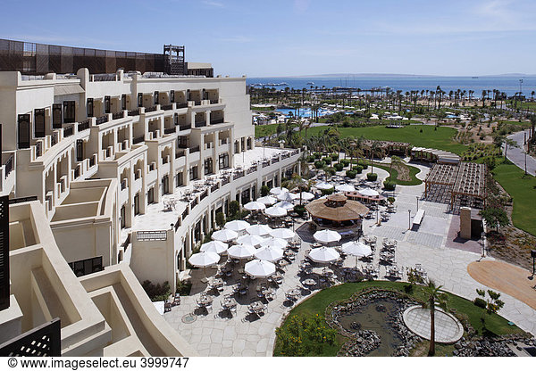 Gartenanlage mit Restaurant  Steigenberger Al Dau Beach Hotel  Hurghada  Ägypten  Rotes Meer  Afrika