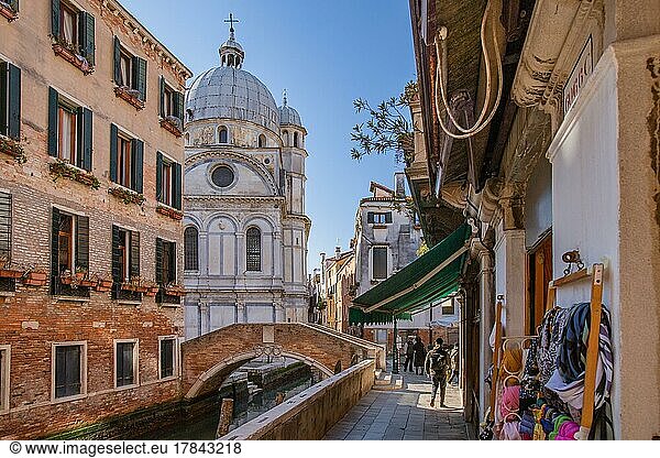 Gasse mit der Kirche Santa Maria dei Miracoli  Venedig  Venetien  Adria  Norditalien  Italien  Europa
