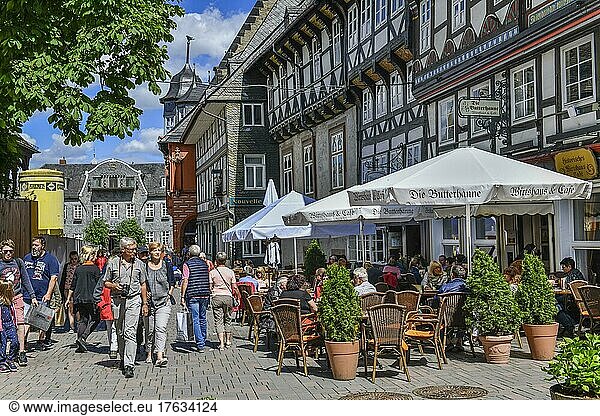 Gastronomie  Touristen  Marktkirchhof  Goslar  Niedersachsen  Deutschland  Europa