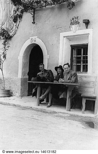 gastronomy  inns  employees of the Russian press agency TASS at wine tavern in South Tyrol  1950s