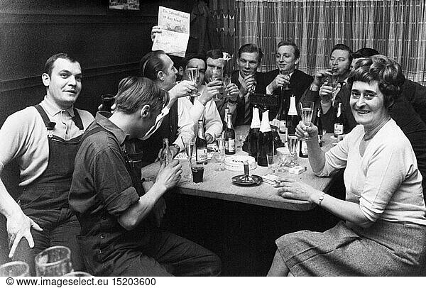 gastronomy  pub  party in a pub  1971