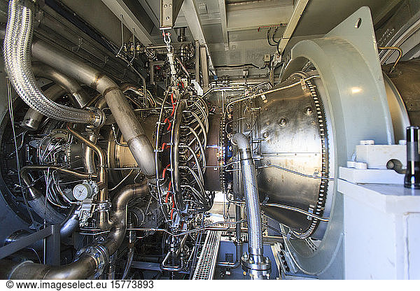 Gasturbinenmotor in einem Kraftwerk mit Kraft-Wärme-Kopplung