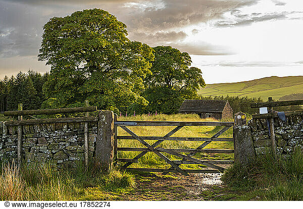 Gated path with old barn in The Peak District  Wildboarclough  Cheshire  England  United Kingdom  Europe
