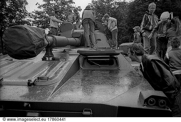 GDR  Berlin  18. 06. 1987  ND (Neues Deutschland) Press festival  in Volkspark Friedrichshain  NVA military show  tank  soldier  children