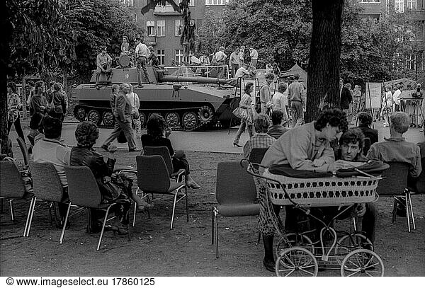 GDR  Berlin  18. 06. 1987  ND (Neues Deutschland) Press festival  in Volkspark Friedrichshain  NVA military show  tanks