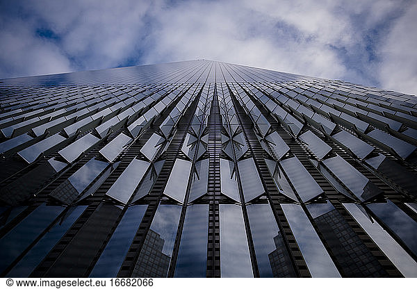 Geöffnete Fenster sind am One World Trade Center zu sehen.