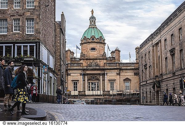 Gebäude der Hauptverwaltung der Bank of Scotland in Edinburgh  der Hauptstadt von Schottland  einem Teil des Vereinigten Königreichs.