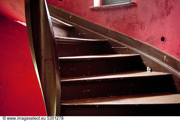Gebäude Hotel Nostalgie rot Verfall Belgien Villa