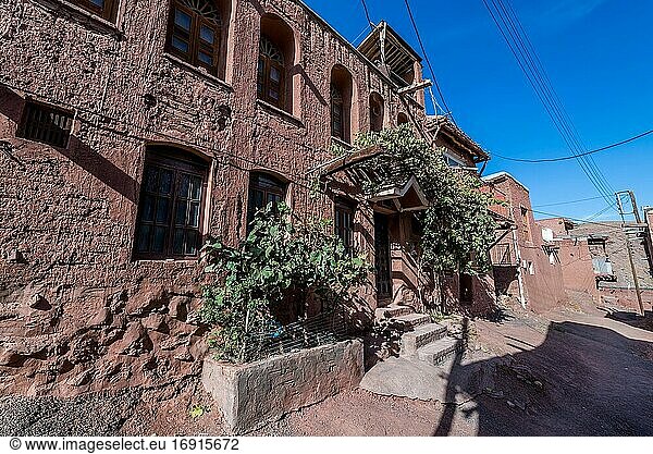 Gebäude im berühmten roten Dorf Abyaneh im Bezirk Natanz  Provinz Isfahan  Iran.