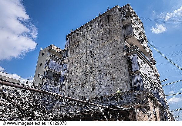 Gebäude mit Einschusslöchern im Vorort Sin el Fil östlich von Beirut im Bezirk Matn im Gouvernement Mount Lebanon  Libanon.