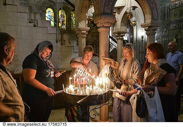 Gebetskerzen am Trauerort  Grabeskirche  Jerusalem  Israel  Asien