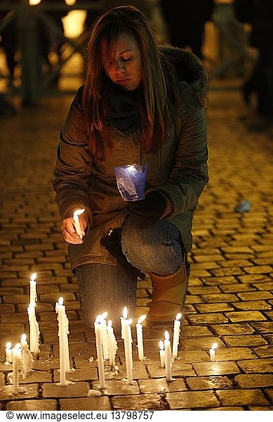 Gebetswache  Europäisches Treffen der Taize-Gemeinschaft  St. Perters-Platz.