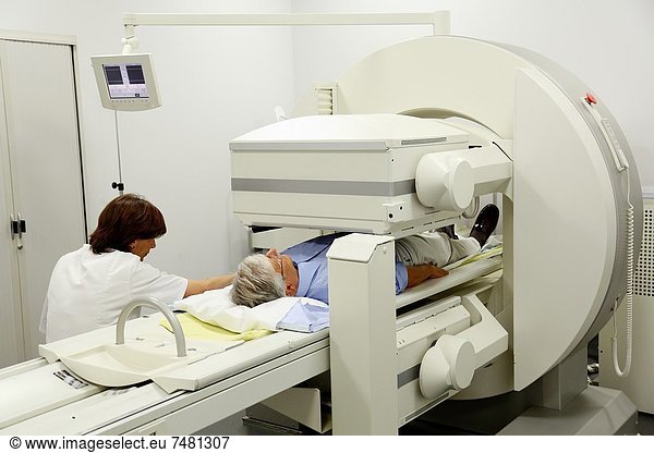 gebraucht  benutzen  Technik  aufspüren  Kontrast  Prüfung  Gesundheitspflege  fangen  Untersuchung  Radioaktivität  2  Trennung  Fotoapparat  Kamera  Abgas  San Sebastian  Spanien  Tomografie