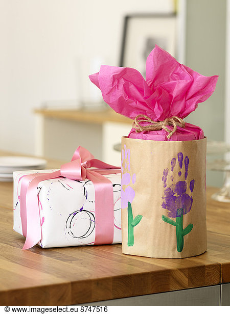 Geburtstagsgeschenk  benutzen  Papier  Produktion  Verpackung  Handwerk  selbstgemacht  umwickelt