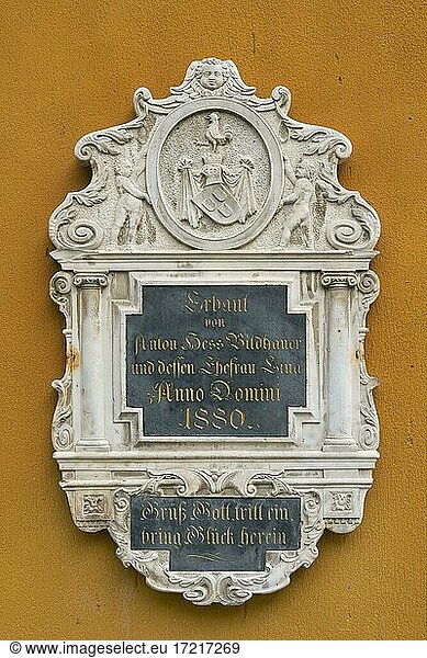 Gedenktafel am Lenbachhaus  Anton Heinrich Heß  deutscher Bildhauer des Historismus  1838-1909  München  Oberbayern  Bayern  Deutschland  Europa