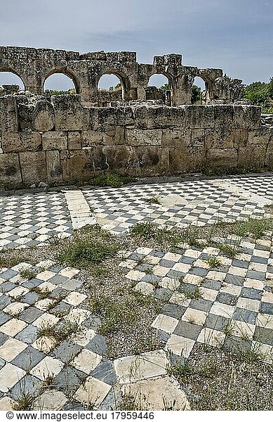 Gefliester Boden im Hadriansbad von Aphrodisias in Aydin  Türkei  Asien