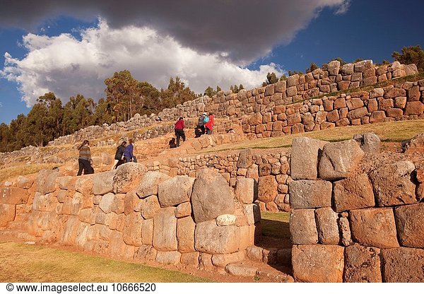 gehen Tourist Ruine Cuzco Cusco Peru Südamerika