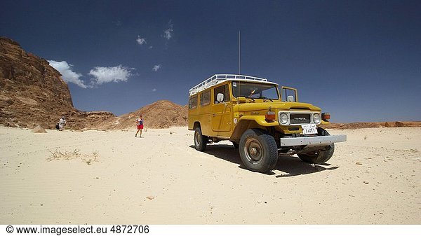 gelb  Wüste  Geländewagen