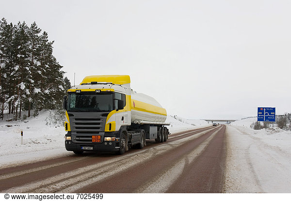 gelb weiß Lastkraftwagen Benzin